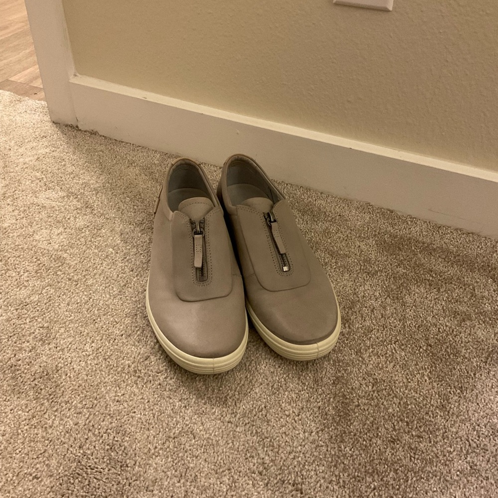 Ecco Women's Beige Soft 7 Zipper Sneaker